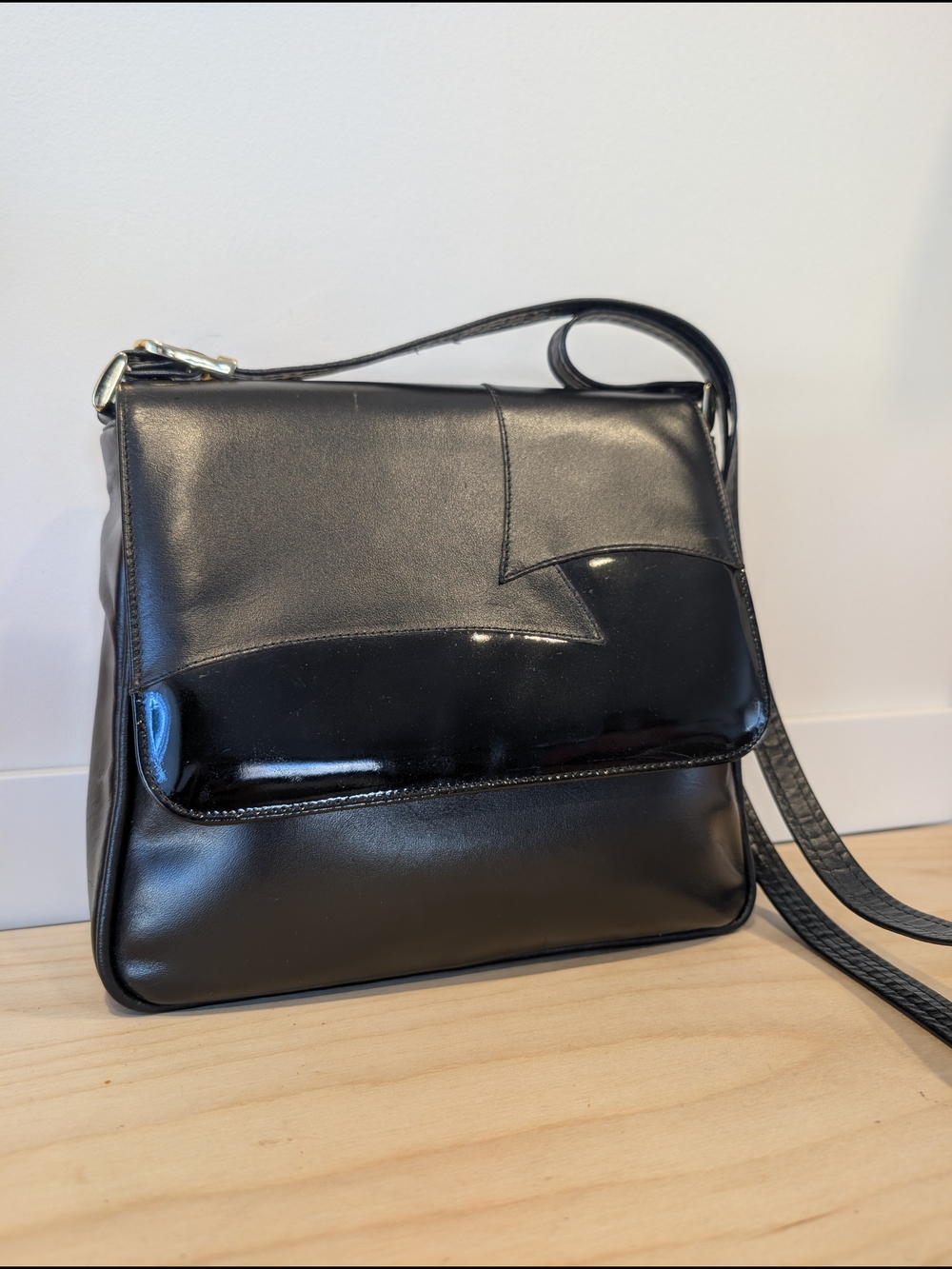 Vintage Naturalizer Black Leather & Patent Flap Shoulder Bag - Made in Canada - Picture 2 of 15